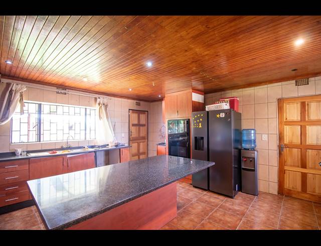 25,000M² SMALLHOLDING FOR SALE IN GLEN AUSTIN AH